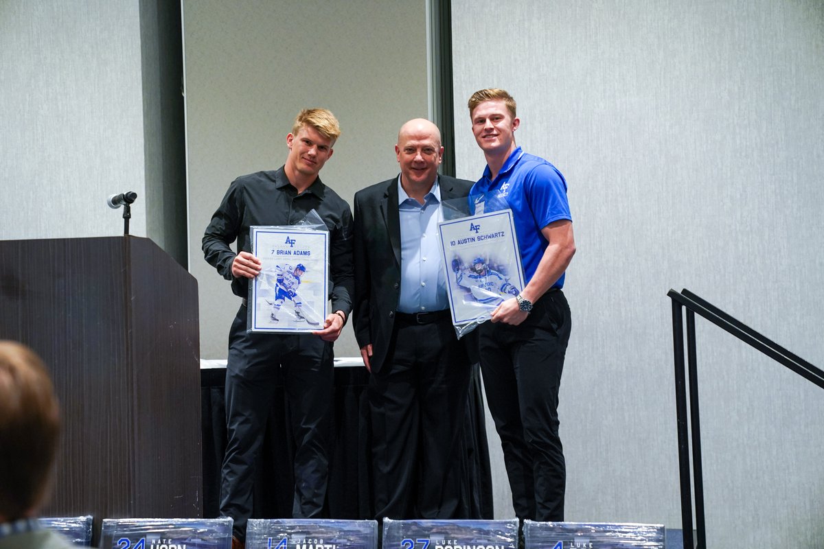 Brian Adams and Austin Schwartz were co-recipients of the Larry Cronk Award as the team’s most inspirational players🙌