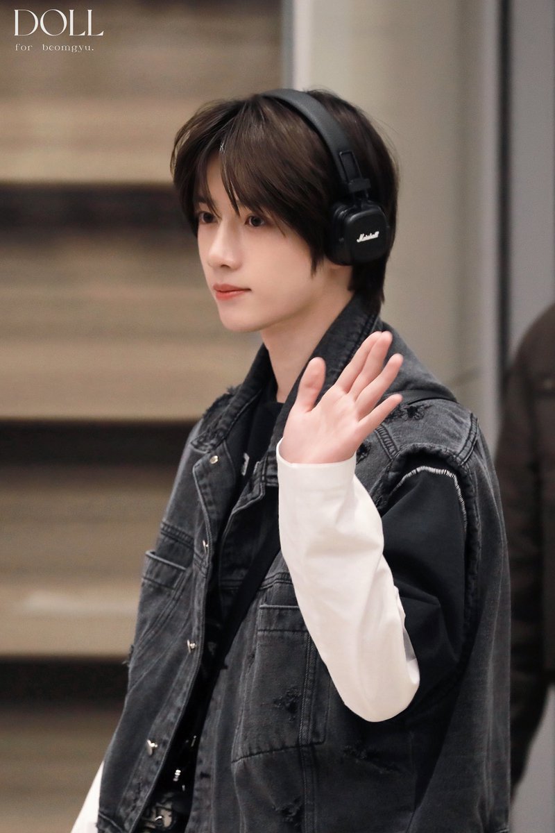 240411 HND✈️ICN

#BEOMGYU #범규 #ボムギュ #TXT_BEOMGYU #TXT_범규 #TOMORROW_X_TOGETHER #TXT