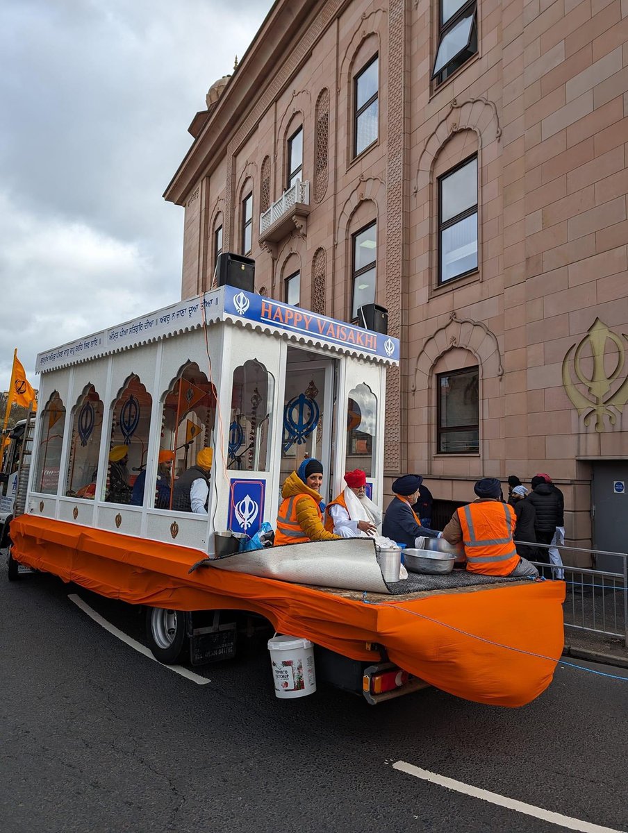 🪯🏴󠁧󠁢󠁳󠁣󠁴󠁿 Sikh Nagar Kirtan procession travelling from Glasgow’s Central Gurdwara as it made its way across all four of its city Gurdwaras to mark Vaisakhi celebrations on Sunday 7th April. #vaisakhi #glasgow 

📸 Photo credit: <a href="/alisonthewliss/">Alison Thewliss</a>
