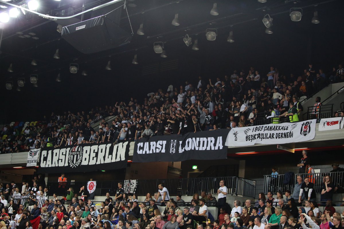 Harika geçirdiğimiz bir sezonu EuroCup Women'da 2. olarak tamamlıyoruz. Takımımıza, hocamıza, teknik ve idari ekibimize, Londra'da ve dünyanın her yerinde takımımızı destekleyen taraftarımıza teşekkür ediyoruz.