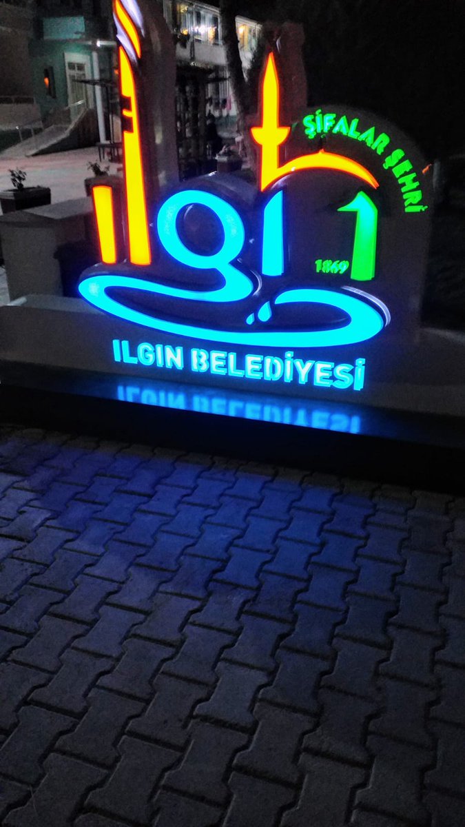 Iyi bayramlar varmı tanışmak isteyen cift samimi