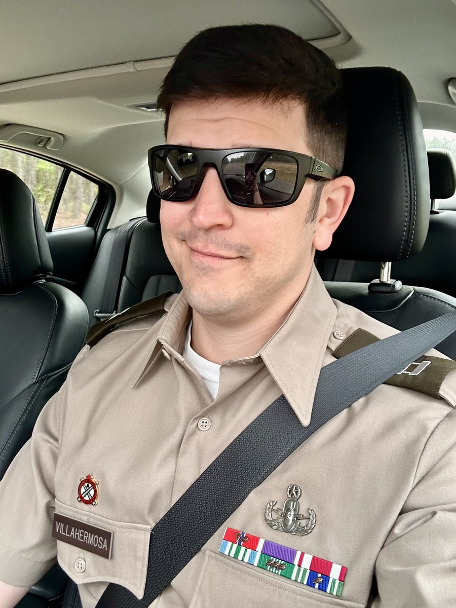 I complained about how low the pockets on this shirt are until I realized that my seatbelt no longer drives my award’s backings into my chest. Now I think this design is amazing.