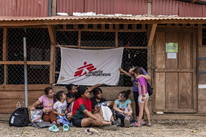 Relatório da @hrw mostra que @MSF atendeu + de 1,300 mulheres migrantes que denunciaram violência sexual ao atravessarem a selva do #Darien, entre a Colômbia e o Panamá. Autoridades do Panamá disseram conhecer só 285 casos, que levaram a 26 condenações. www1.folha.uol.com.br/mundo/2024/04/…