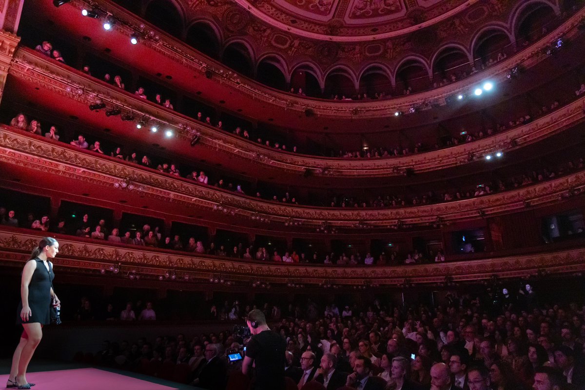 🛍️ <a href="/FECOSVA/">FECOSVA</a> celebra su 30 aniversario y la 17ª Gala del Comercio ‘Valladolid de Moda’ en el <a href="/TCalderonVLL/">Teatro Calderón</a>.

El alcalde, <a href="/JesusJCarnero/">Jesus Julio Carnero</a>, participa en la entrega de los premios a <a href="/LeoHarlem/">Leo Harlem</a>, <a href="/eldanimuriel/">dani muriel 🍿</a> y el empresario Jaime Valentín.

¡¡Enhorabuena por estos 30 años!!