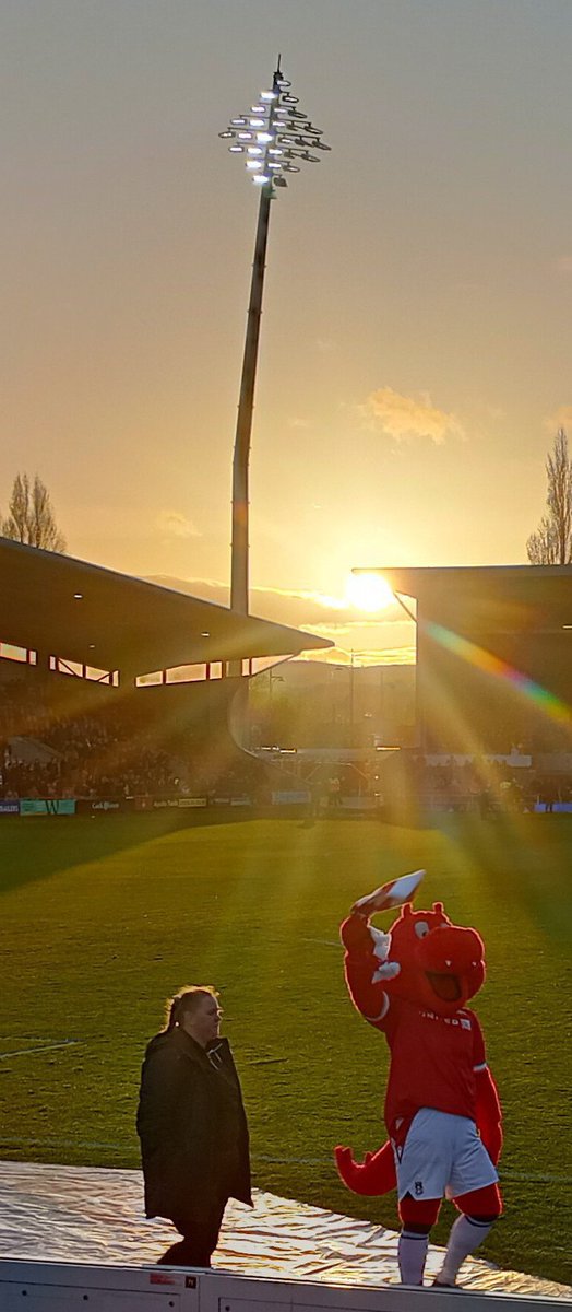 Always sunny in Wrexham ☔⚽🐉🧣
@megan170300
#alwayssunnyinwrexham #wrexthedragon #wxm #wxmAFC #ycaeras