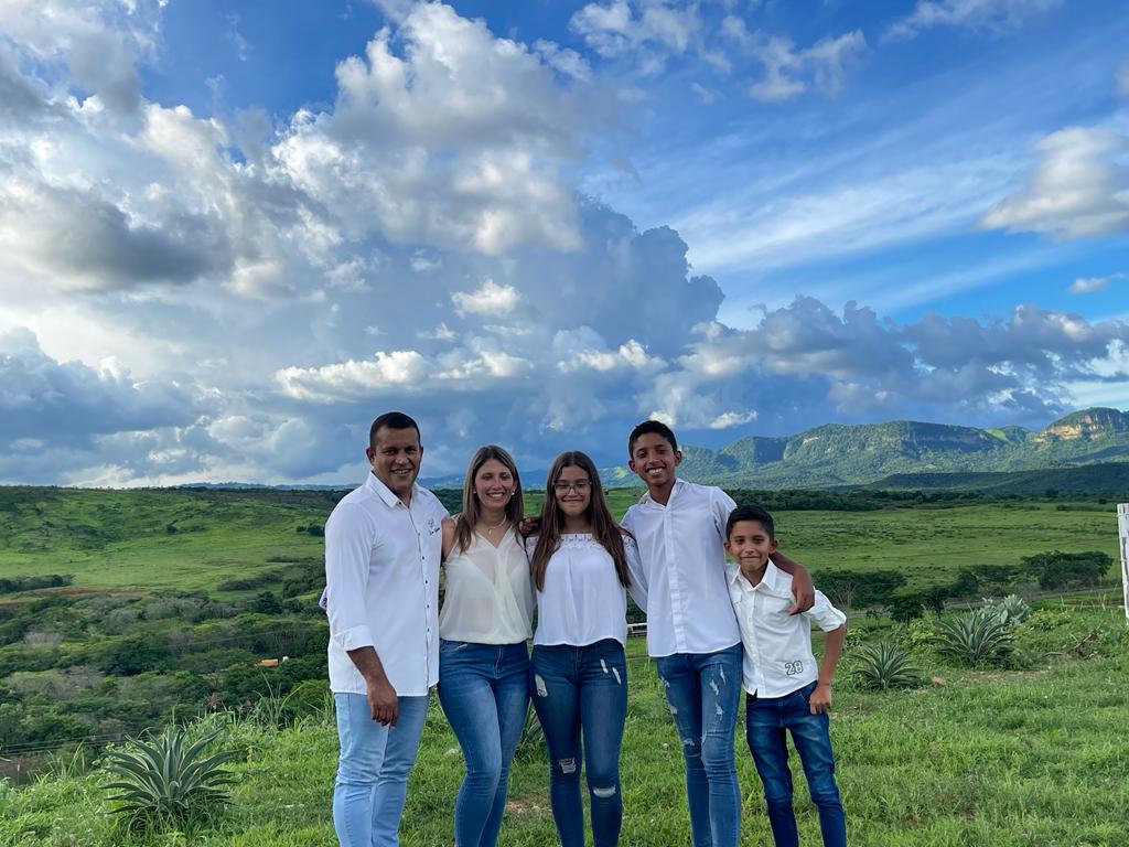 JulioYanezPSUV's tweet photo. Ese pequeño gigante que está en la línea comandando, se llama César Manuel y está de cumpleaños, hijo de mi vida, amigo y compañero. Tu Mamá, hermanos, familiares y amigos, te desean suficiente salud para que, sigas concretando todos tus sueños y proyectos, mi niño. ¡Felicidades! https://t.co/37rwMTexMN