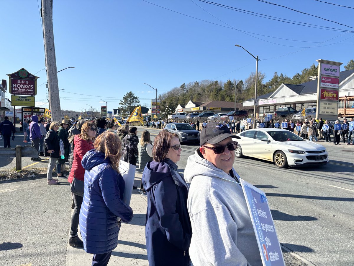 Hundreds of teachers have lined Sackville Drive calling for better classroom conditions for students and their teachers. #OurKidsCantWait #nspoli