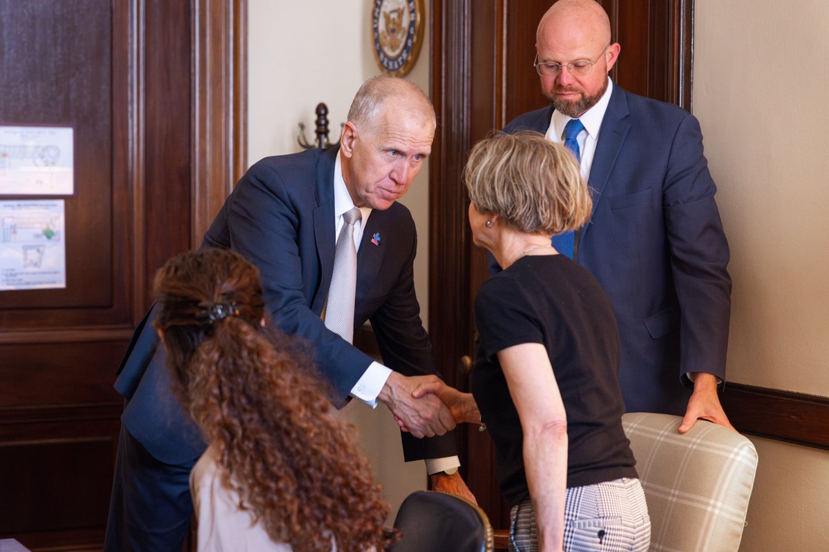 .@SenTedBuddNC and I recently met with the families of hostages who are being held captive by Hamas terrorists in Gaza. Among the families we spoke with was Lucy Siegel, who is the sister of North Carolina native Keith Siegel. We remain committed to doing everything in our power…