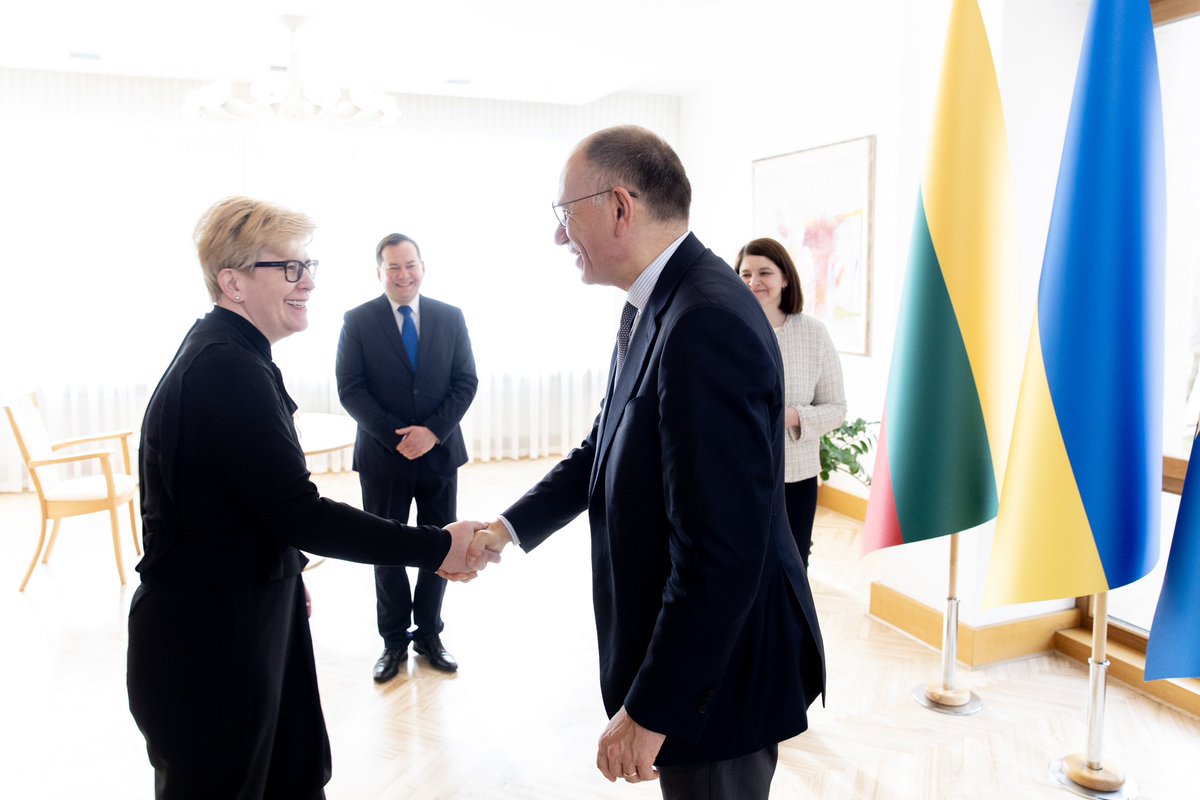 APranckevicius's tweet image. Was a real pleasure on Monday in Vilnius to accompany former Italian Prime Minister, now President of Jacques Delors Institute @EnricoLetta to his meetings with 🇱🇹Lithuania’s leaders. In preparation of his report on #SingleMarket to be presented at 🇪🇺European Council next week.