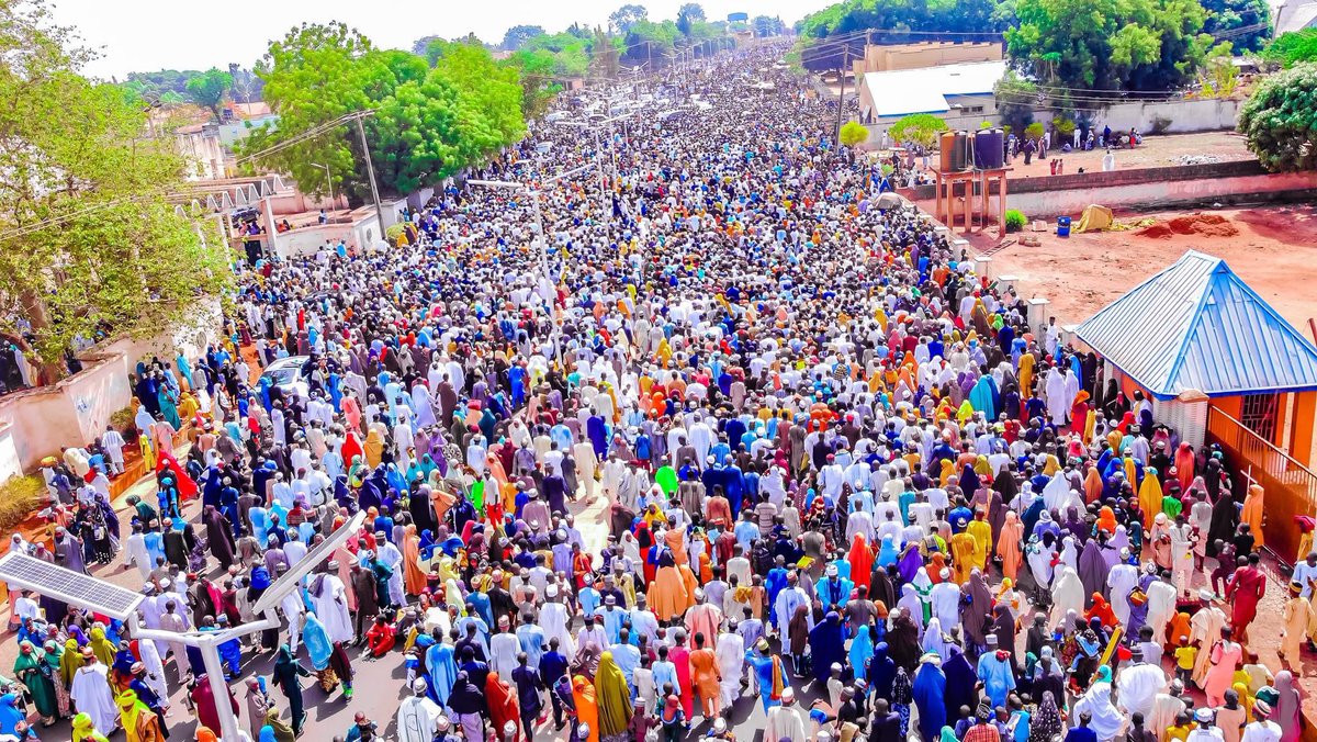 NasarawaX_'s tweet photo. Eid al Fitr prayer at the Al-Iman Eid ground Lafia, Nasarawa state.

#EidAlFitr2024 
#EidUlFitr https://t.co/mKqF9o12Cw