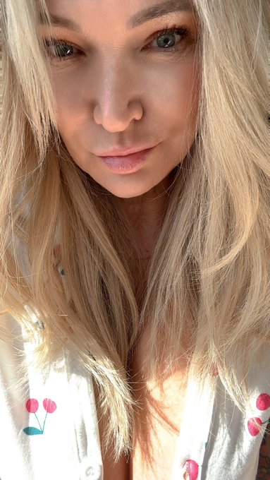 Like my long hair? https://t.co/tOgBO7JdqR<a href="/tag/cougar"class="tags"><span>#cougar</span></a><a href="/tag/milf"class="tags"><span>#milf</span></a><a href="/tag/bigtits"class="tags"><span>#bigtits</span></a><a href="/tag/mature"class="tags"><span>#mature</span></a>