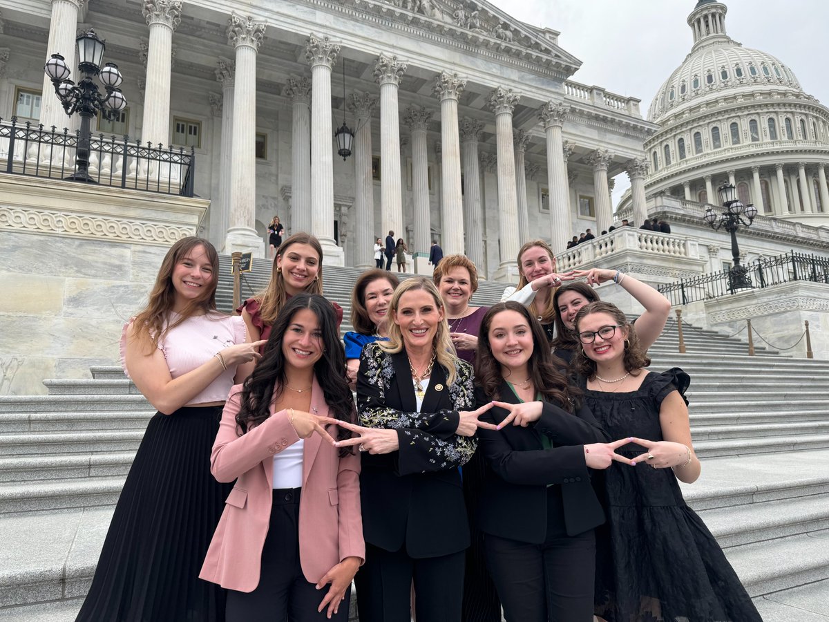 It was wonderful to meet with fellow @AlphaDeltaPi sisters here in DC!

These young women exemplify leadership and service as they are a part of the Fraternal Government Relations Coalition representing sororities and fraternities nationwide. Keep up the great work!