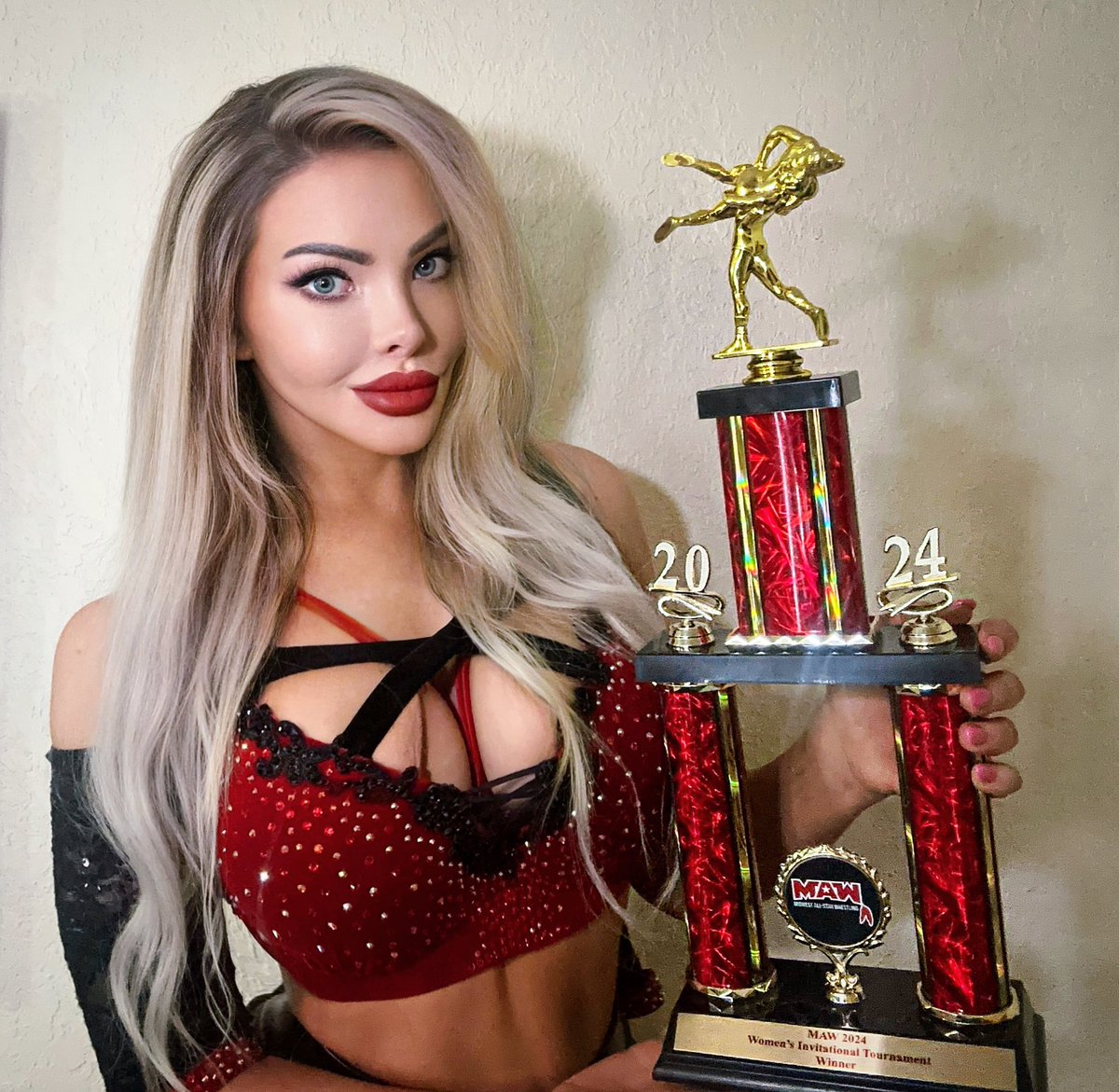 I won the @MW_AllStar Women’s Tournament and now I’m a #1 Contender for the Title! ⭐️ Come see me in the Championship match this Sunday, April 14th in Minnesota! ❤️ Going to be a huge show! 🔥