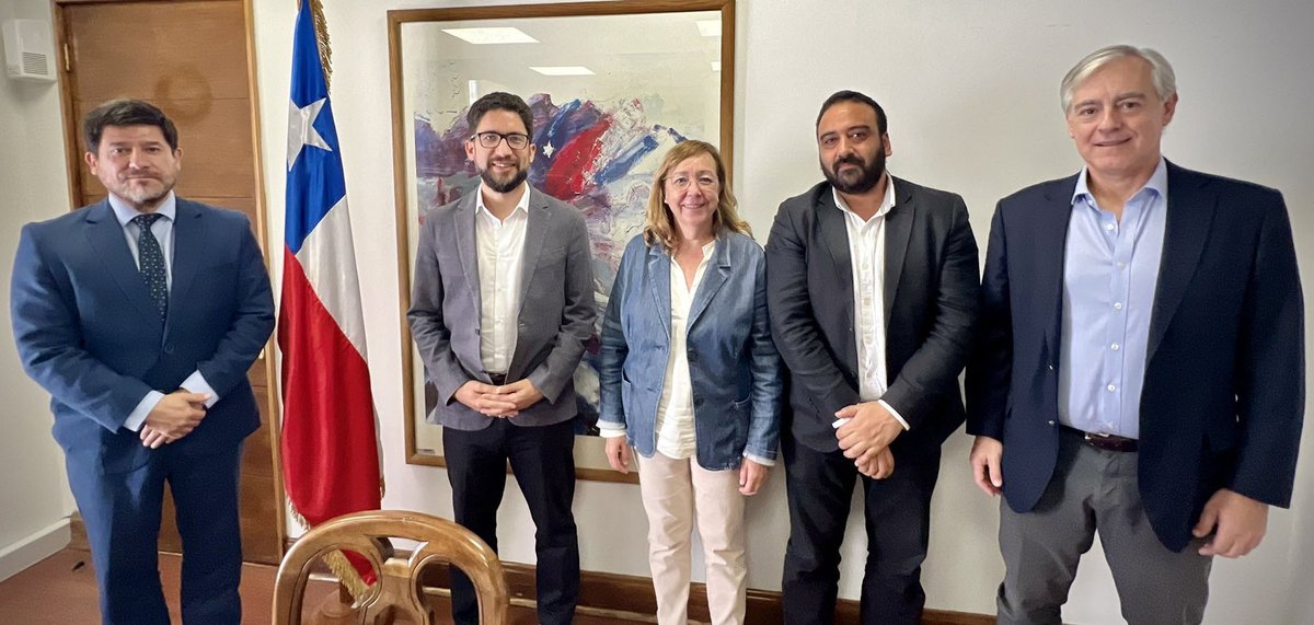 OITCinterfor's tweet photo. ‼️ Esta semana marca un hito con el inicio de las primeras reuniones preparatorias para la 47ª RCT de OIT/Cinterfor, que se llevará a cabo en 2025 con Chile como país anfitrión. @SubsecTrabajo @SenceChile @chilevalora @OITconosur 

Noticia completa 👉https://t.co/OtkI38sszd https://t.co/JV1BmURLSj