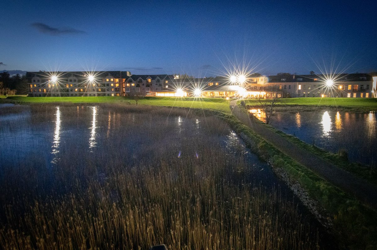 We absolutely love this night time view of The Lake Hotel captured by a recent guest of ours. Thank you to Nathan for sharing this fabulous photo with us 📸💖 #guestphotography #nightphotography #lakehotelkillarney #lakehotel #luxuryhotel #guestappreciation #photography