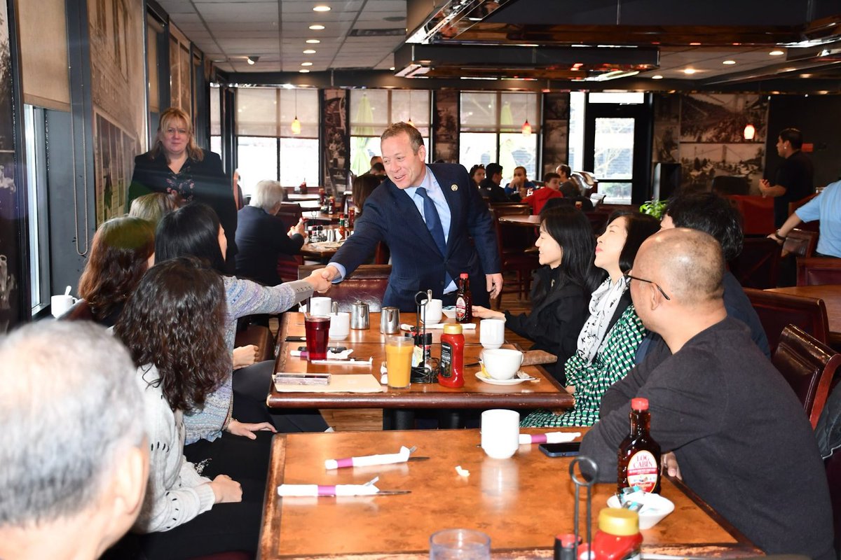 A critical part of North Jersey’s strength is our proud AAPI community. Glad to meet with AAPI leaders from Fort Lee on policy issues directly affecting them, including making life more affordable, fighting the Congestion Tax, & getting health care for Korean-American veterans.