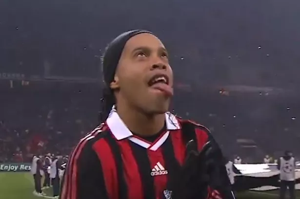 Ronaldinho watching the PSG vs Barcelona game