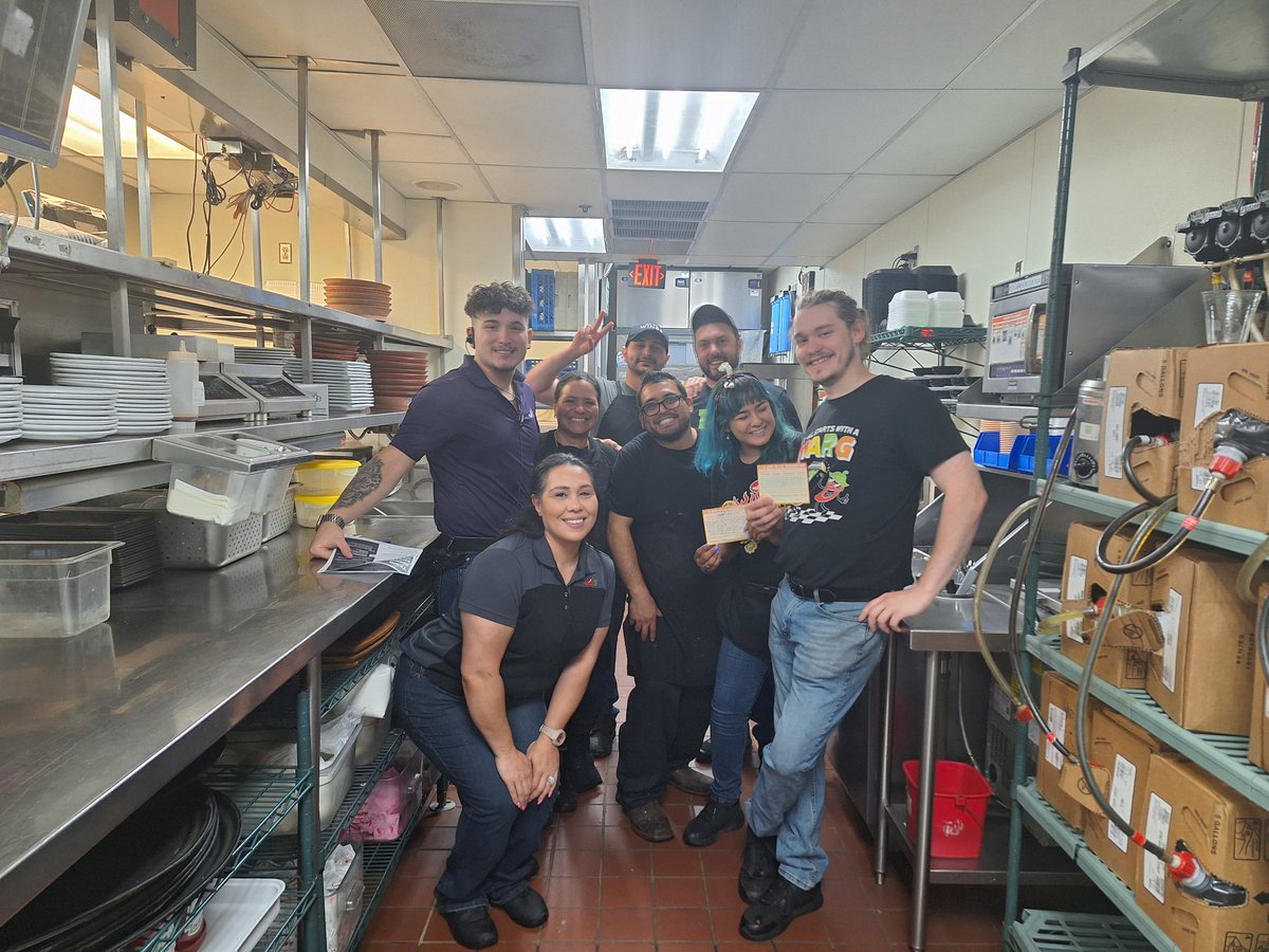 We enjoyed having Rich from RSC join us for his Ops Experience days! Ty for the atls you gave out and for having fun with the team!! #chilisLove ##ChilisBedford