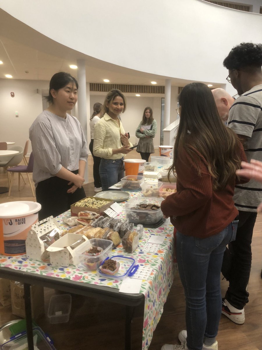 Inaugural Public Engagement event, organised by our awesome MedSoc. Bake sale for behindthesmile.care/donate/ Cross disciplinary talks on ‘why do women footballers sustain 6x more ACL injuries’ including in-house expert physio/med students and @tcms_worc @UniWorcSSES #soproud