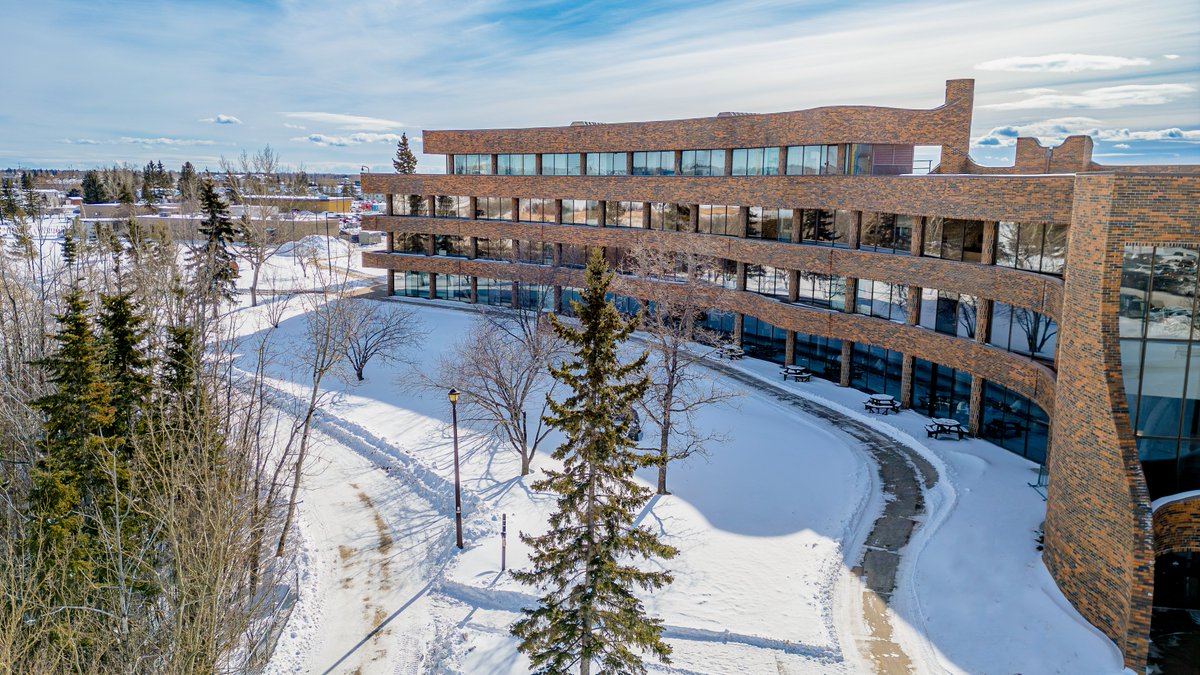 UAlberta_FoMD's tweet photo. A new Rural Medical Education Program Training Centre will open in Grande Prairie.

The U of A is partnering with Northwestern Polytechnic to train more rural family doctors in Alberta.

Read the story: https://t.co/eWs1pEbxx7 https://t.co/aw1VoYX5nw