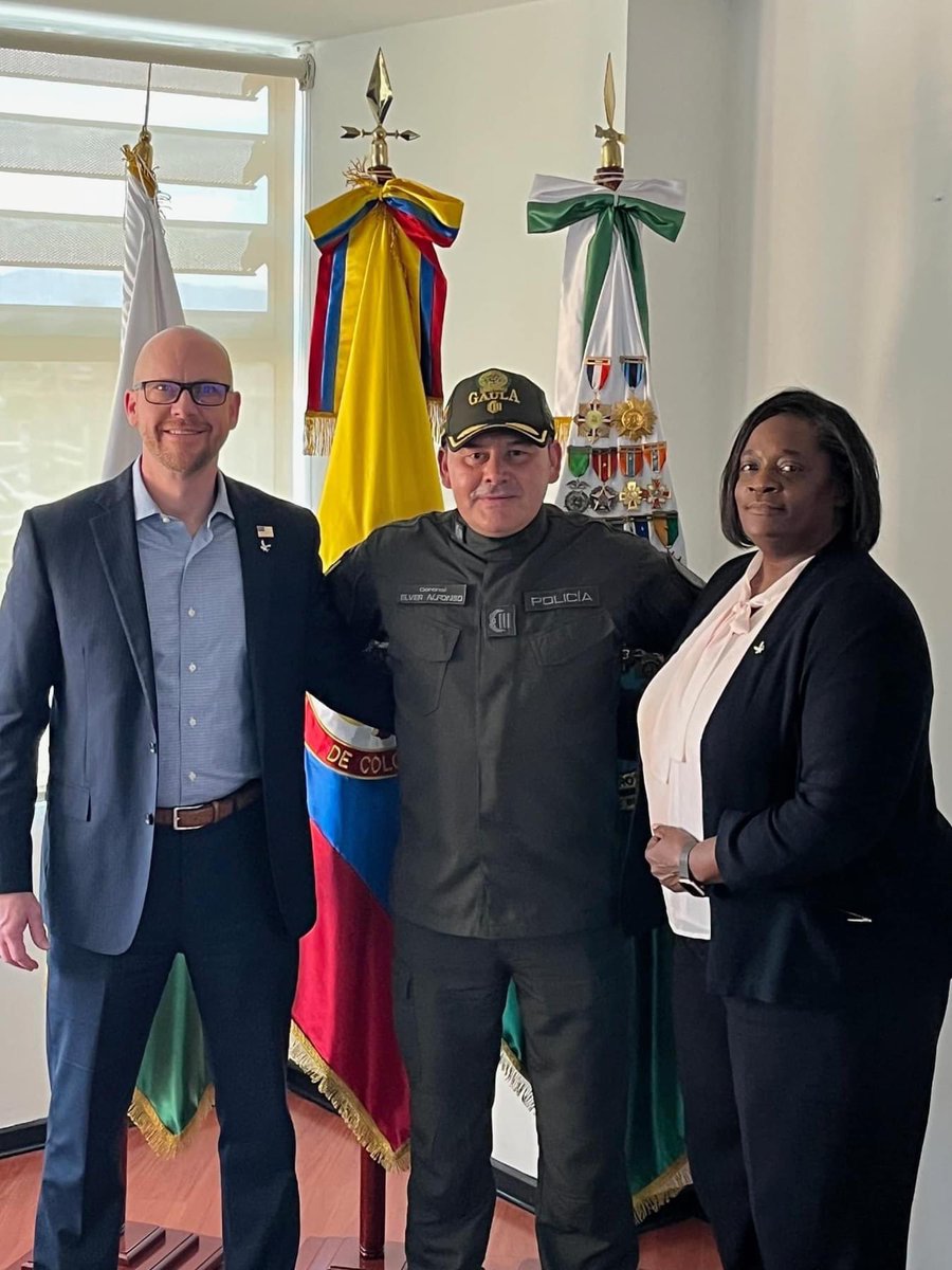 During a recent visit to Bogota, Colombia, NCIS leaders engaged w/ U.S. Embassy reps & Host Nation law enforcement & military leaders to express appreciation for the incredible support & partnerships that our FPD Colombia has established & fostered.