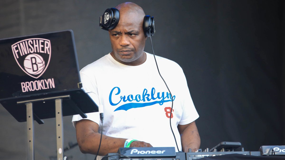 Beloved DJ, radio broadcaster, and record producer Mister Cee has passed away at 57. Read the news. thefader.com/2024/04/10/liv…