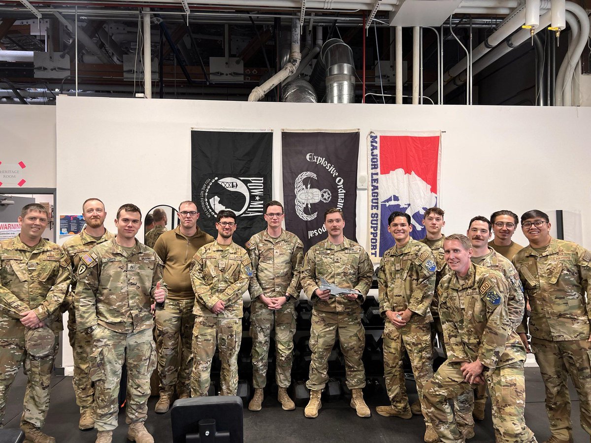 U.S. Army and U.S. Air Force EOD technicians trained together on F-16 multirole fighters on Buckley Space Force Base, Colorado. Read full story: dvidshub.net/news/468277/ar… #USArmy #USAirForce #EOD #TeamBuckley #LibertyWe Defend
