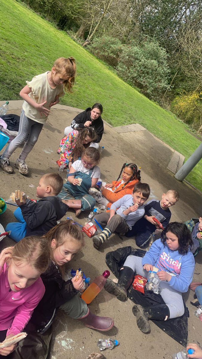 Chicken Curry and good old Fry—Up for children before our last day and trip to Mission Out tomorrow. @LeedsCommFound & @DepartmentforEd thank you