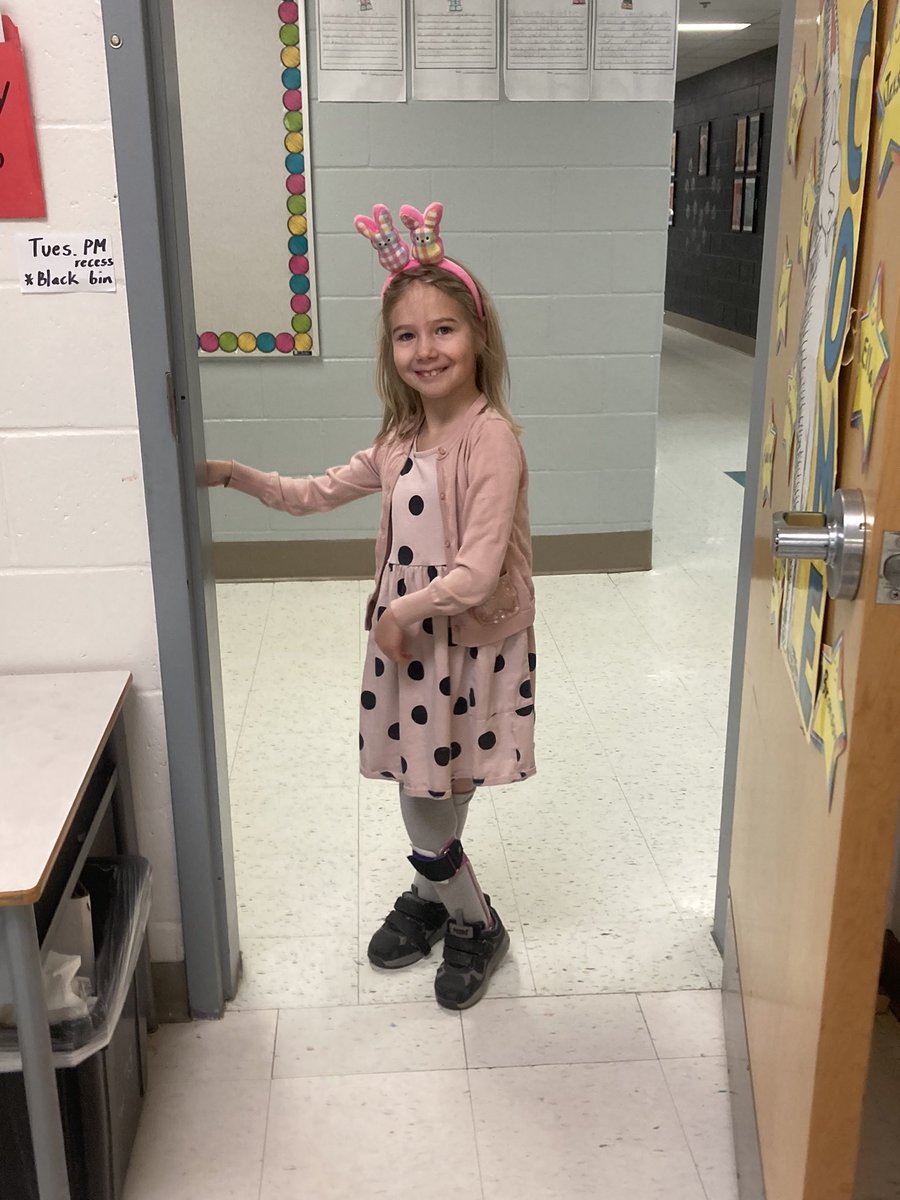 ErinAnthonyOff's tweet photo. “Somebunny” enjoyed greeting her classmates as they walked into class this morning! 🐇🌷👋🏻 https://t.co/dVyTLO5GLF