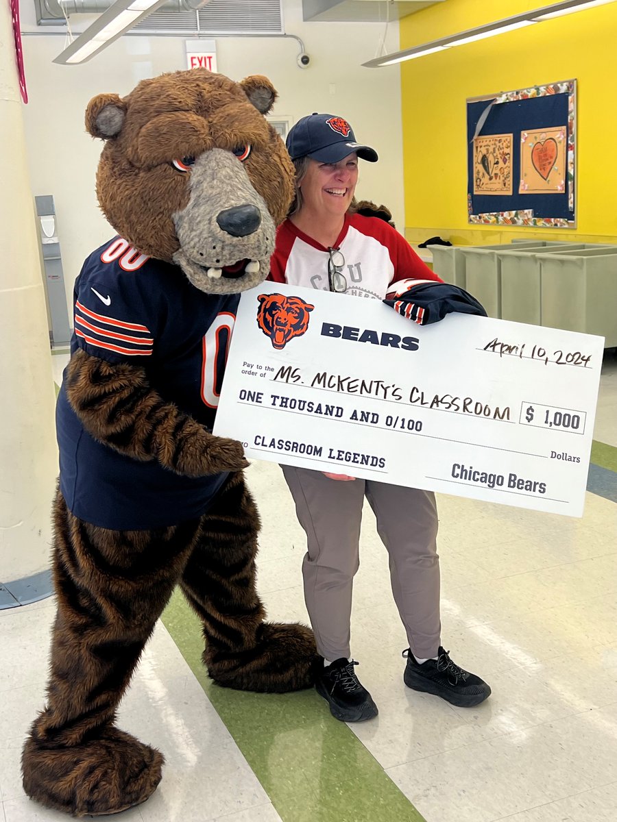 Congratulations to Ms. McKenty at Zizumbo School who was recognized today as a @ChicagoBears Classroom Legend! Along with a Bears prize pack and check for her classroom, Ms. McKenty also received tickets to #DaBears Draft Party at Soldier Field! Nominate your Classroom Legend