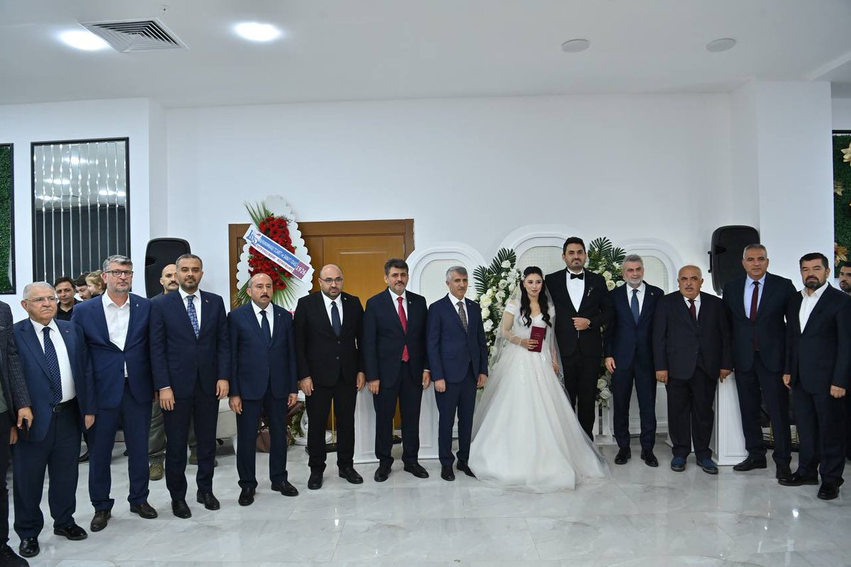 Ayşe Betül ve Zeki kardeşlerimizin nikah akitlerine şahitlik ettik. Çiftimize iki cihan saadeti diliyor, Doğan ve Özdemir ailelerini tebrik ediyorum.