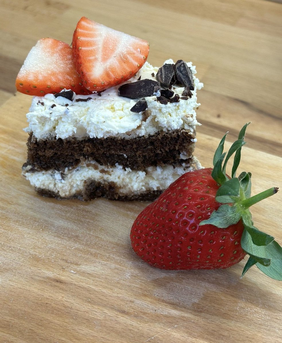 What’s on the dessert menu for tomorrow you ask? A gorgeous tiramisu! Happy incoming Thursday 🫶

#dementia #dementiaawareness #alzheimers #alzheimersawareness #alzheimersassociation #alzheimersdisease #dementiasupport #daycare #daycentre #carers #caresector #socialcare #elderly