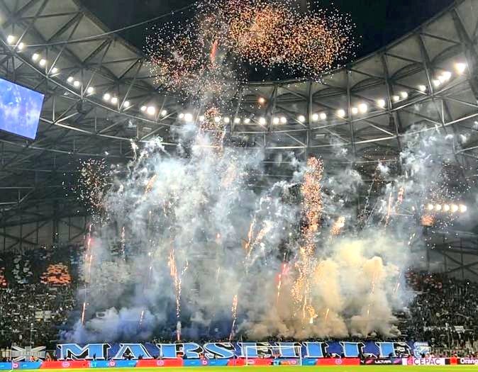 • La Commission de Discipline de la LFP a décidé de fermer la zone du CU pour deux matchs (#OMOGCN et #OMRCL) pour 'usage d'engins pyrotechniques, jets d'objets et expressions orales constatées' contre Paris. #TeamOM🔵⚪️