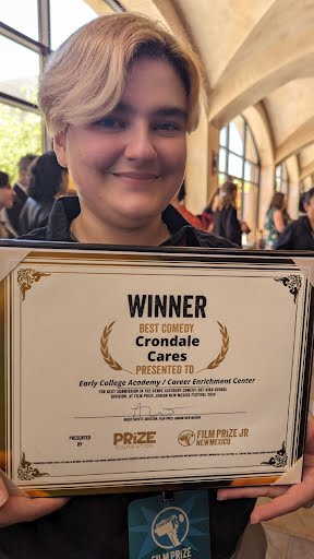 We are sooo proud of film maker Iz Zamora. Iz, a senior at <a href="/eCademyHS/">eCademy Virtual High</a>, won "Best Comedy" in the Film Prize Junior New Mexico Film Festival. Check out his film: youtube.com/watch?v=irYOFc…

<a href="/ABQschools/">Albuquerque Public Schools</a>