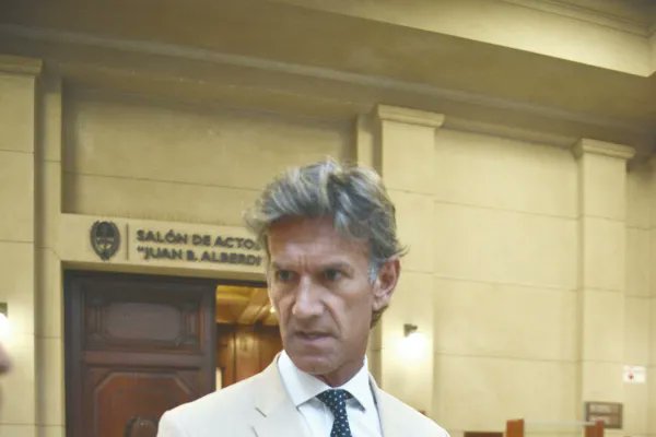 El hermano de Cuneo Libarona defenderá a uno de los Brokers mezclados con el tema de los seguros Es el titular de la empresa San Ignacio que es la cuarta en cuanto a monto que recibió dinero del estado También es defensor de Alperovich