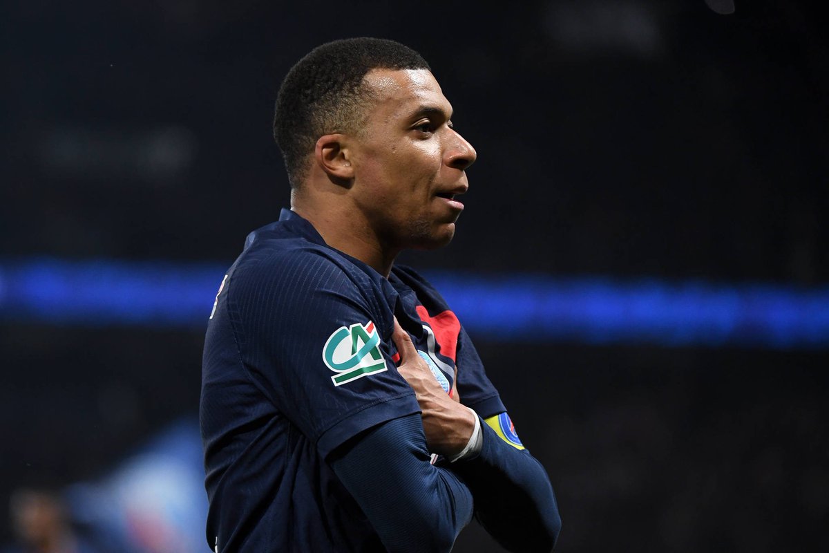 🚨 Kylian Mbappé (PSG): 'It's time for the great players. I'm prepared and as usual, I'm not going to hide.' @telefoot_TF1

He doesn’t lie😍
Didn’t hide. He straightup evaporated.
