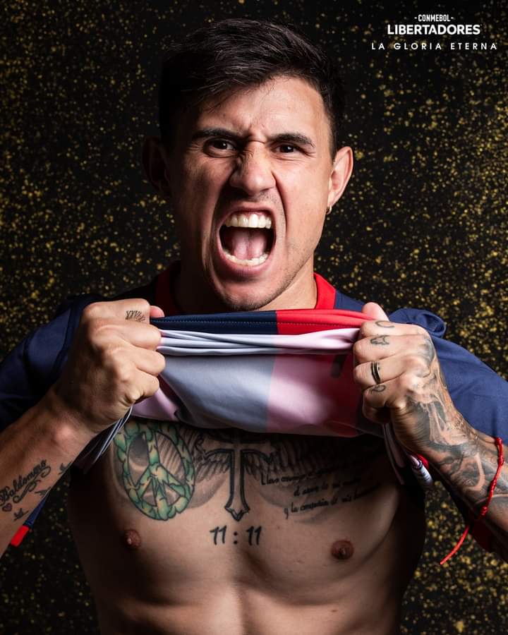 GloriosaLore's tweet photo. @SanLorenzo Con todo Adam 💙❤️ https://t.co/G3dExMLsxl