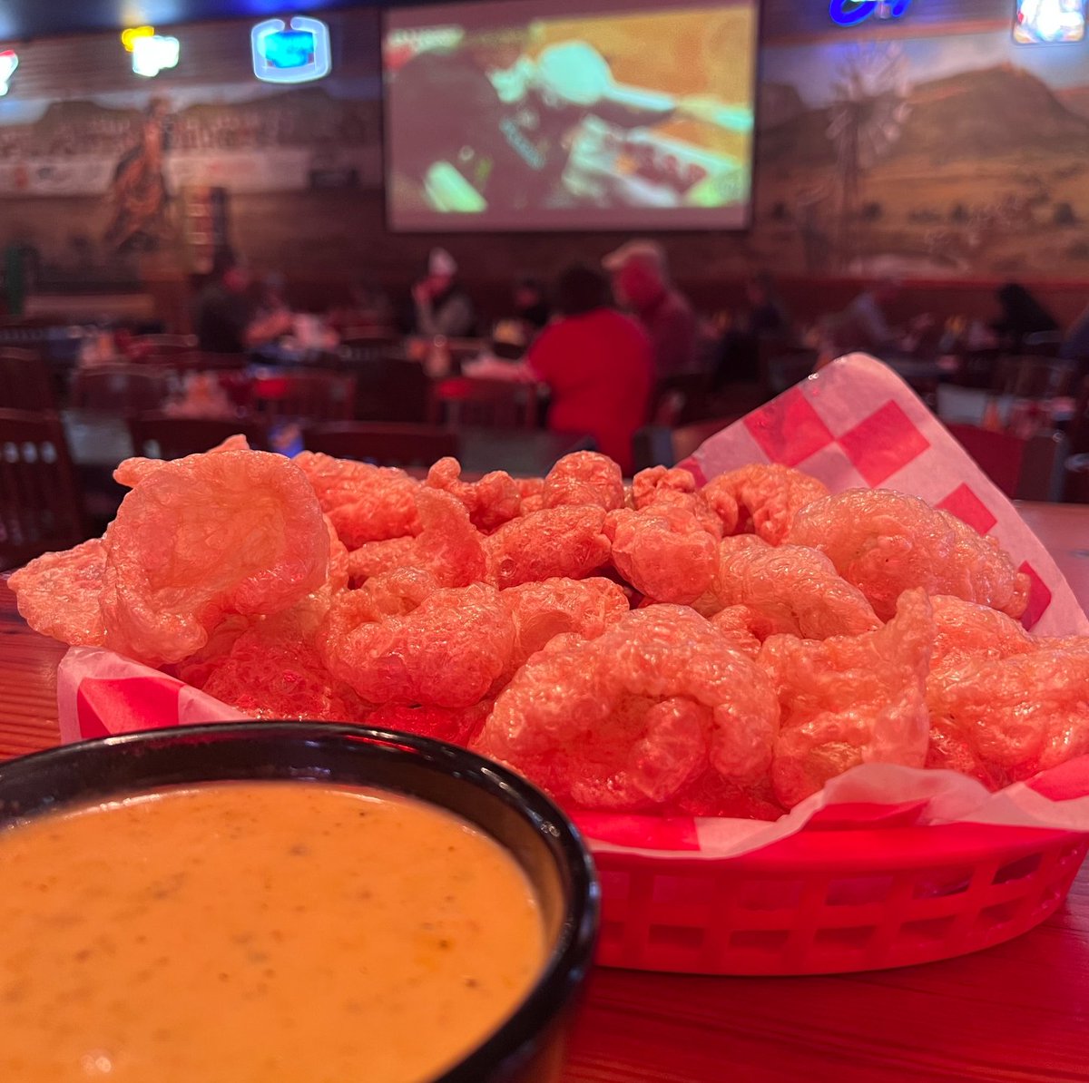 CaprockCafe's tweet photo. Indulge in the crispy delight of our Chicharrones paired perfectly with creamy queso – a match made in appetizer heaven! 🧀✨ #Chicharrones #QuesoLove #CaprockCafe #WhereTexasPlays #LubbockRestaurant #Queso #Spicy #GoodEats #Lunch https://t.co/oAT4yiIGu3