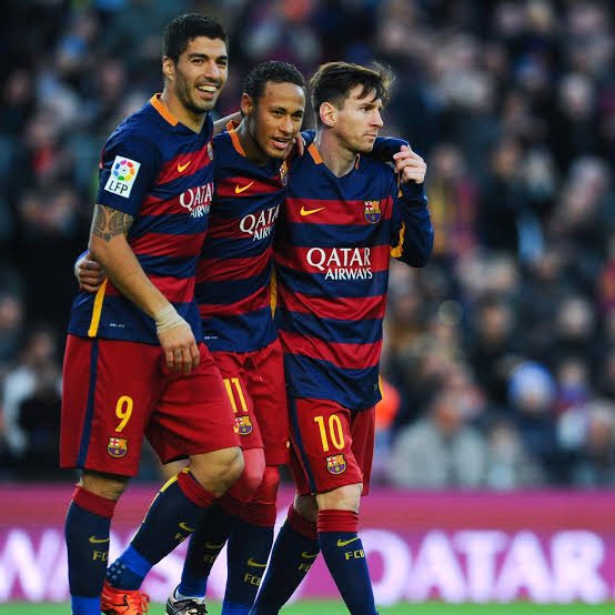 DaimaoFCB's tweet photo. 🚨🚨 Pour fêter la victoire, aucun fan du FC Barcelone ne devrait avoir moins de 20k abonnés 

Déposez votre @ sous ce tweet et suivez tous ceux qui like votre commentaire 

FAV x RT pour la visibilité 💙❤️ https://t.co/aGVdJWdQtc
