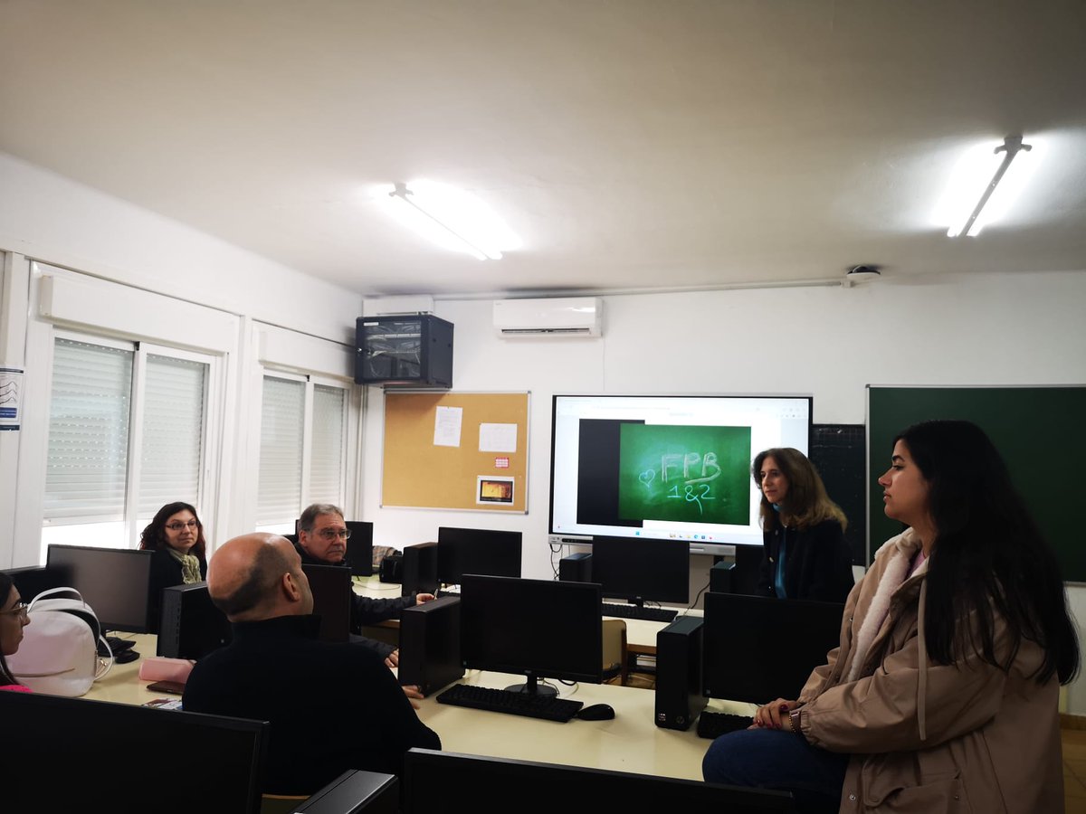 Finaliza la visita del CEPA Maestro Martín Cisneros de Cáceres y CEPA El Pilar de Villafranca de los Barros en el programa #muévete2024. El Dpto. de Informática del CEPA Abril ha participado en las jornadas de "Observados" . #yosoyFP <a href="/FpExtremadura/">Fp Extremadura</a> <a href="/InnovacionForm/">Innovacion_Formación_Emprendimiento</a>