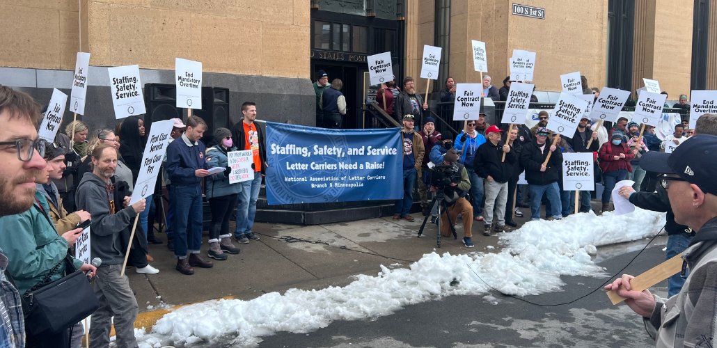 NEW: How Letter Carriers at the U.S. Postal Service are organizing for open bargaining: They're discussing how to pass an open bargaining resolution in their local branches, fighting Postmaster General Louis Dejoy’s plans for consolidation, and more: labornotes.org/blogs/2024/04/…