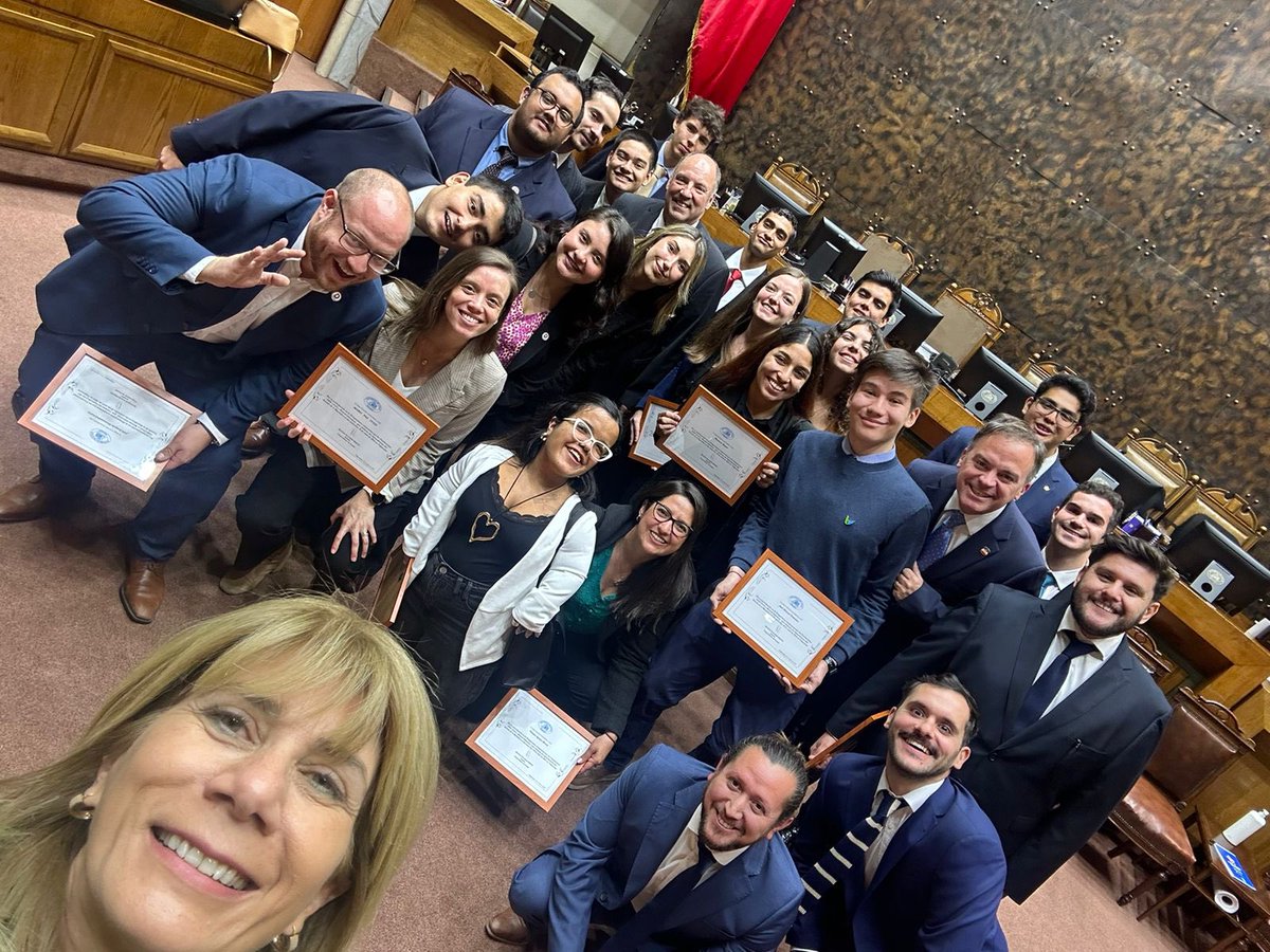 Felicitaciones a los jóvenes de nuestro partido que participan en el Seminario “Política, Juventud y Futuro”, un espacio creado por la @Kas_Chile y la @FundacionCivico para que las nuevas voces de nuestro país contribuyan a la construcción del Chile que deseamos. Hoy, el Congreso…