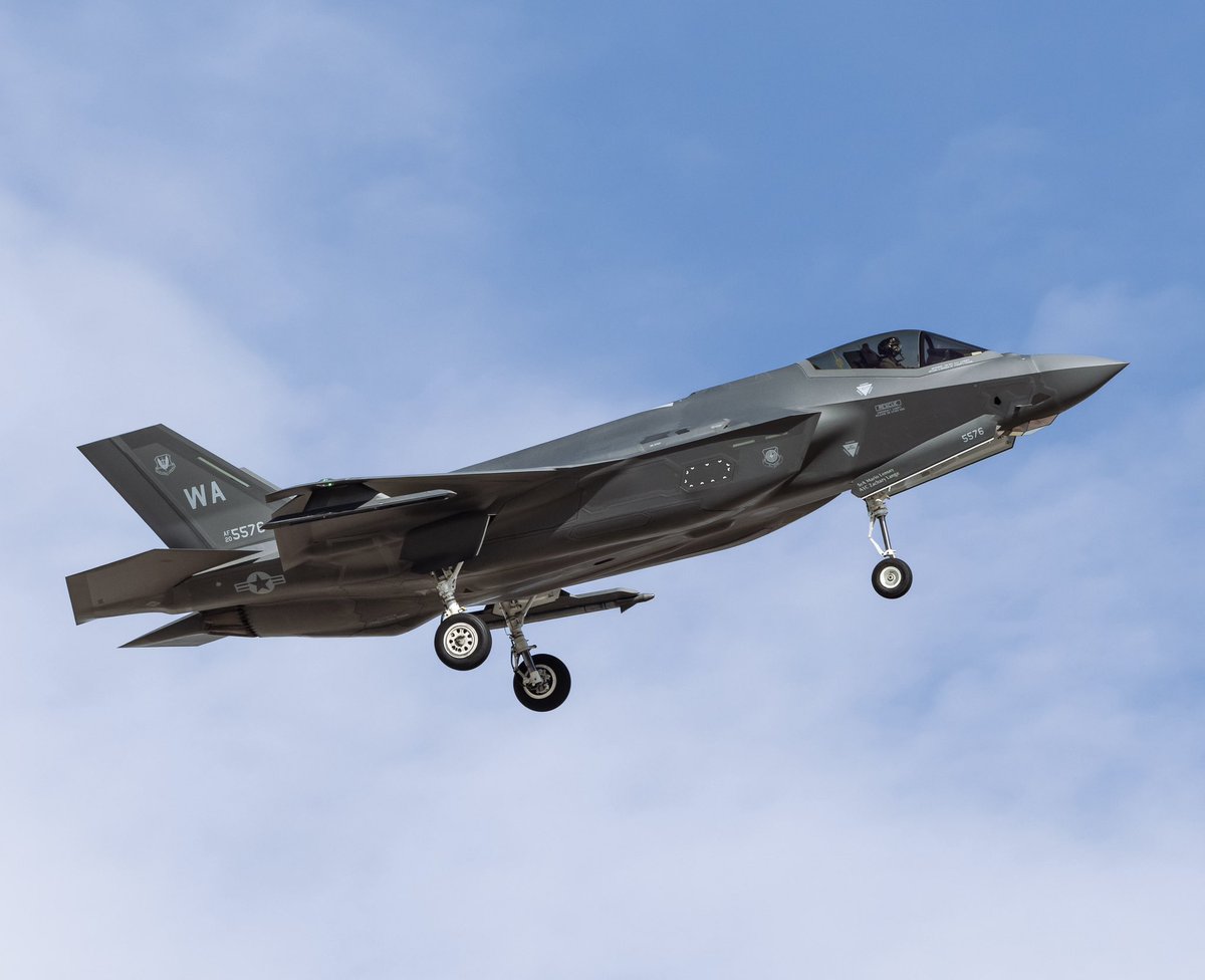 WA f35As recovering after a sortie

I really like these shots idk why