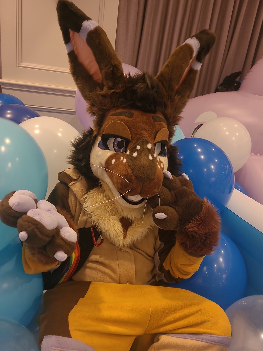 GoldDogFursuits's tweet photo. For business inquiries please reach out to GoldenDogFursuits@gmail.com 
My work queue is publicly available here: https://t.co/i2cq3bDJsa
Thanks for your interest! https://t.co/RWgGOXiJ1K