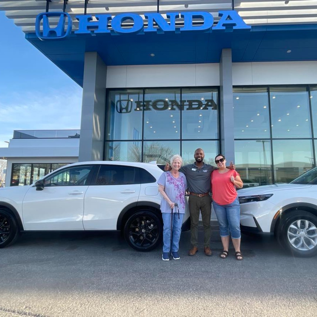 NEW CAR Wednesday!!🎉 Welcome to the Mohawk Honda family! We look forward to doing business with you for many years to come!💯🤝🤩 . #mohawkhonda #deliveries #vipman #newcarowners #mohawkfamily #glenville
