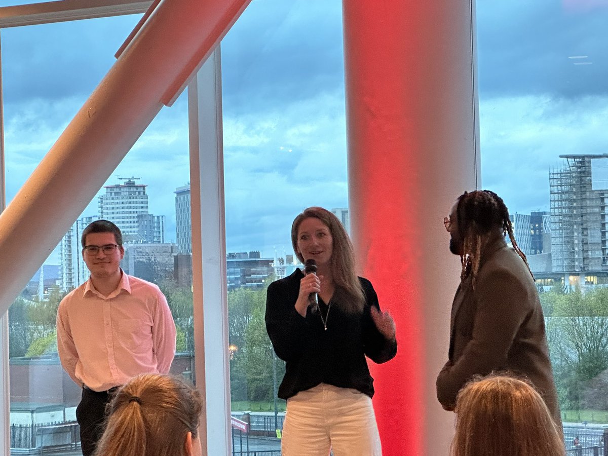 CarersTrustHofE's tweet photo. Humbled and privileged to have been in attendance tonight at the #IYCC conference dinner. Amazing to be in the company of so many people sharing a passion to support Young Carers! π https://t.co/r7X4348VVT