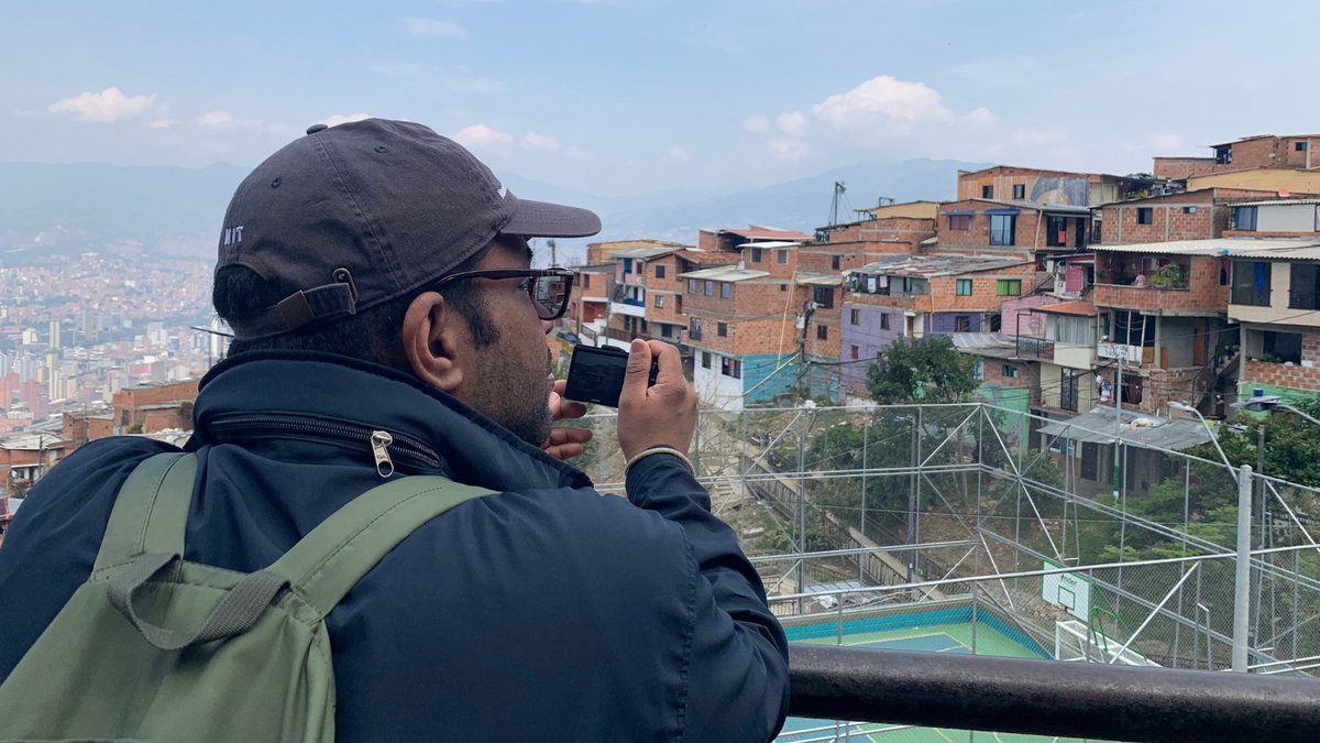 MapHubLAC's tweet image. En el marco del #OpenDataDay, junto a @dleojimenez  de @pomotecestudios y Territorio Mestizo, realizamos una jornada de mapeo en la Comuna 8, Medellín 🇨🇴 

Exploramos viviendas, caminos y espacios comunitarios, visibilizando laderas en el mapa de #OpenStreetMap.