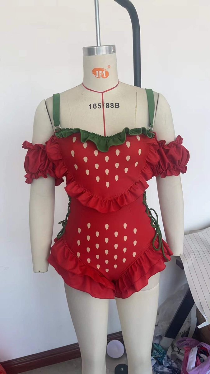 Strawberry one piece is almost done! It just needs some adjustments to the seed position 🍓