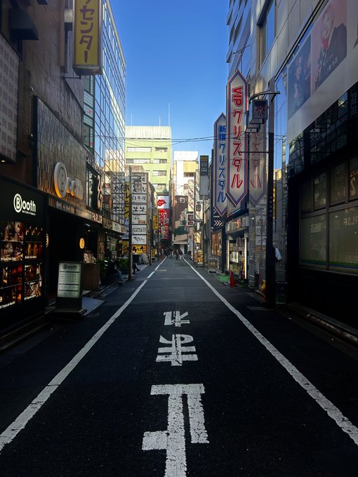 In the heart of shinjuku, Tokyo 🇯🇵 https://t.co/PpqUziGre8