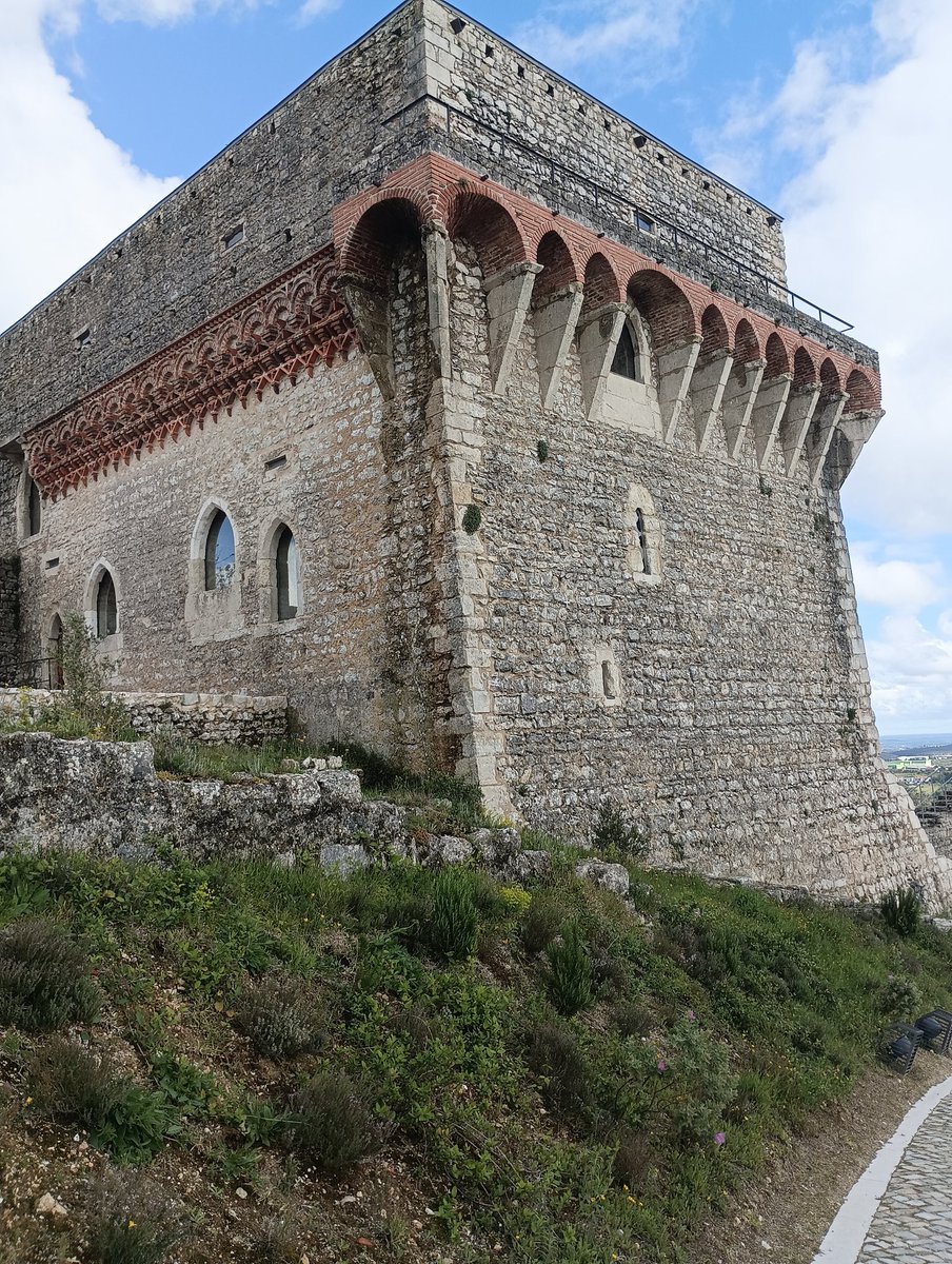 #WallsOnWednesday
#Castle
#Ourém castle